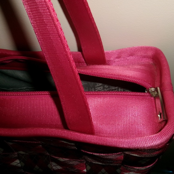 Vintage hot pink patchwork Harveys seatbelt bag display picture 2